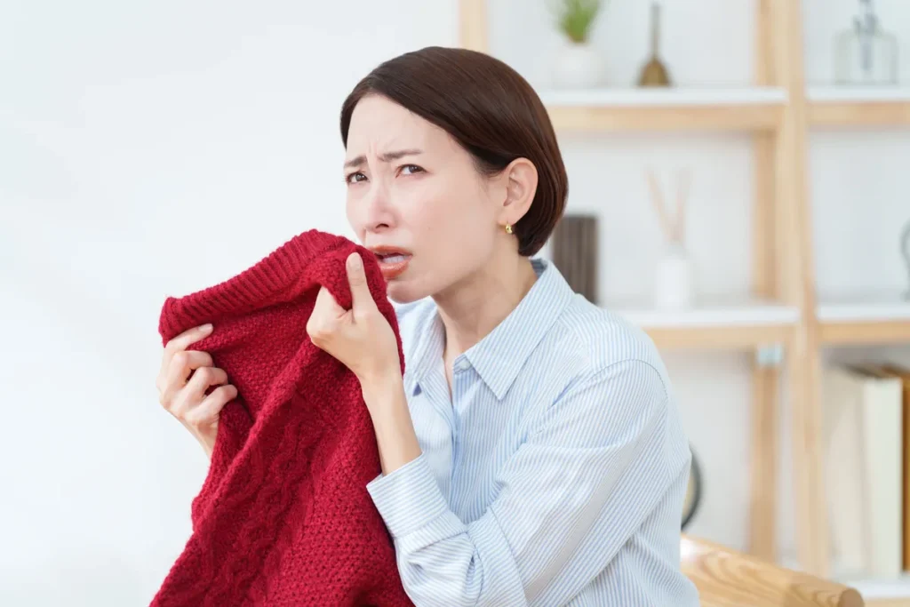 洋服の匂いが気になる女性